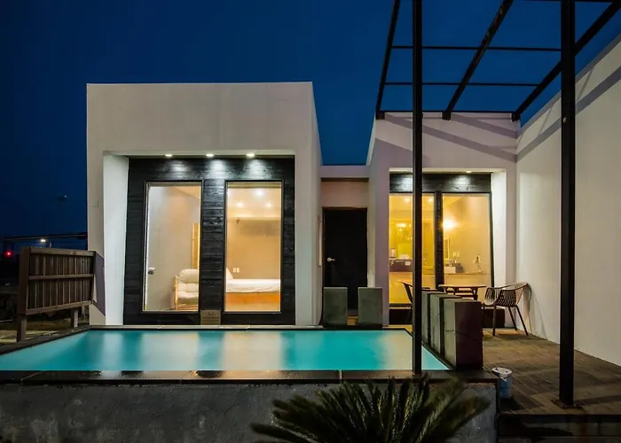 Aqua Beautique Poolvilla