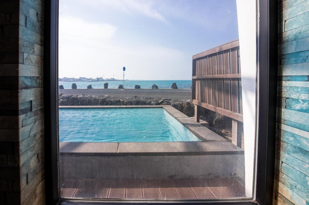 Aqua Beautique Poolvilla Jeju